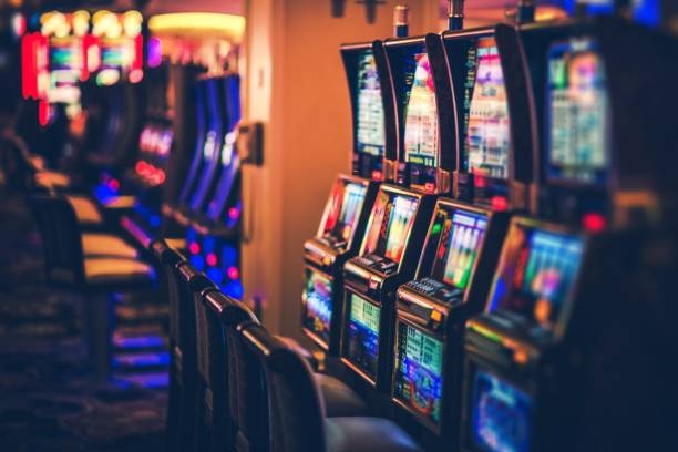 rajaasia88 Outright Betting dealer explaining game rules